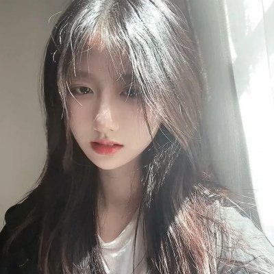 向天真的女生投降